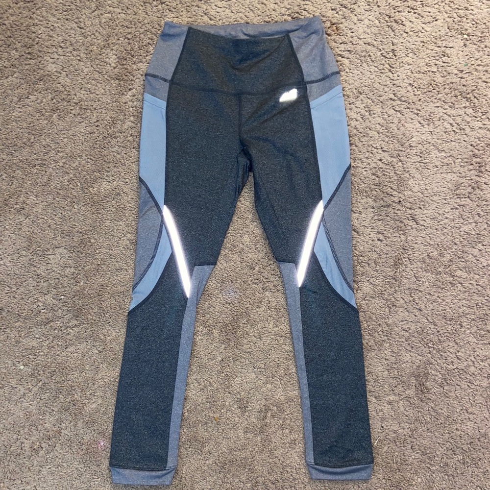 Avia Grey athletic leggings w/pockets